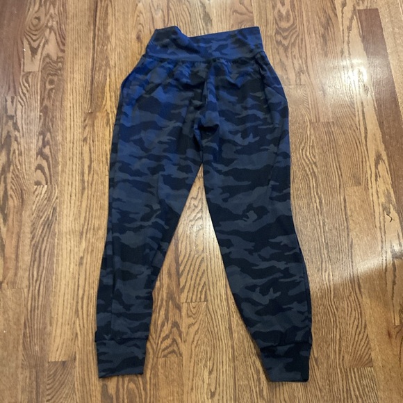 Athleta | Salutation Jogger Camo XS - see description - Picture 3 of 6